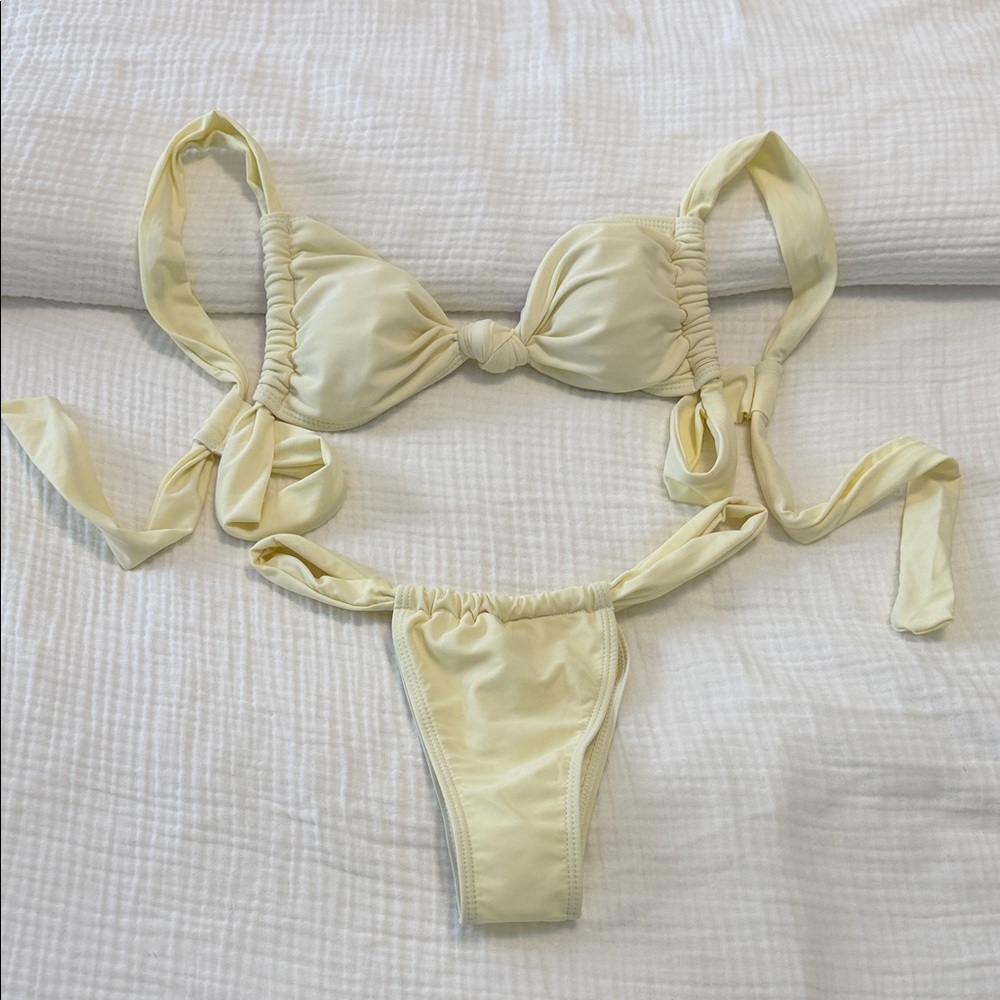 5/30❤️‍🔥 Elegant Pale Yellow Bikini Set